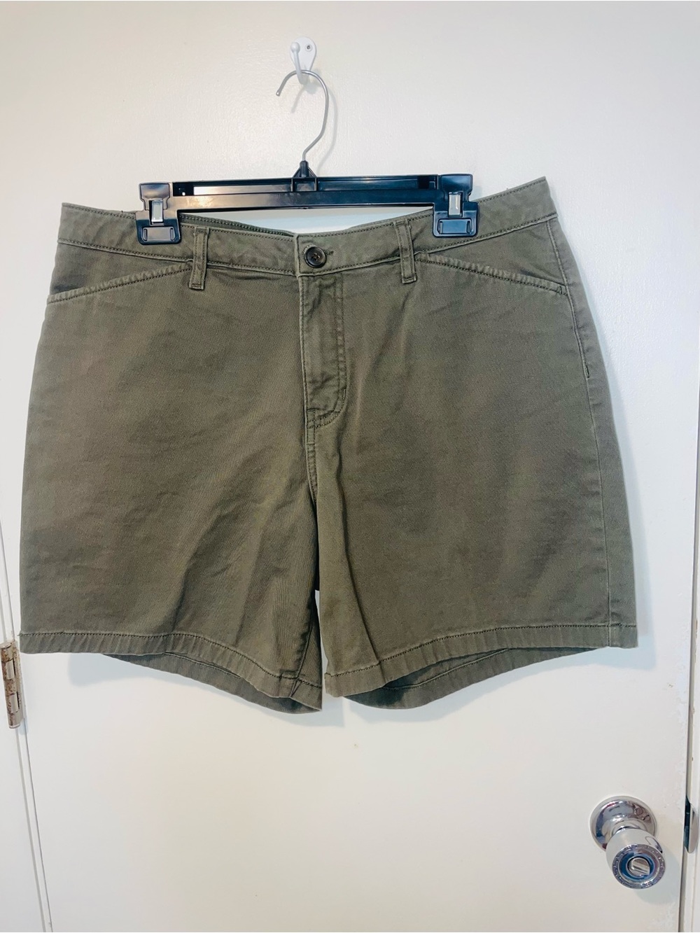 St Johns Bay Shorts Womens 16 Olive Green 7 Inch Chino Stretch Casual Cotton